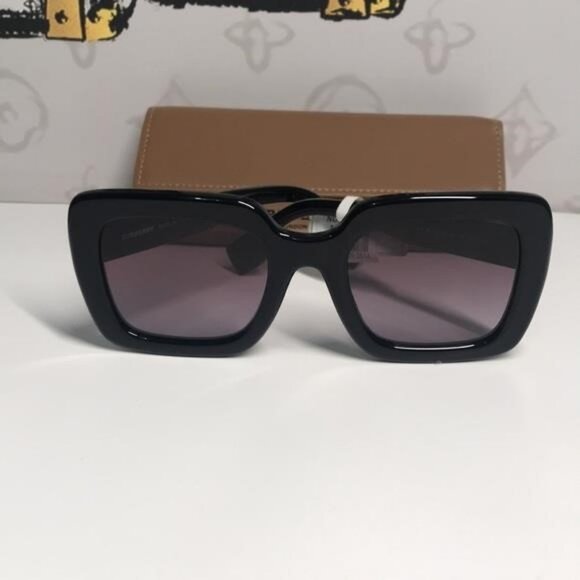 New Authentic Burberry BE4284 37588H Sunglasses – Black Frame / Violet Gradient main image 12